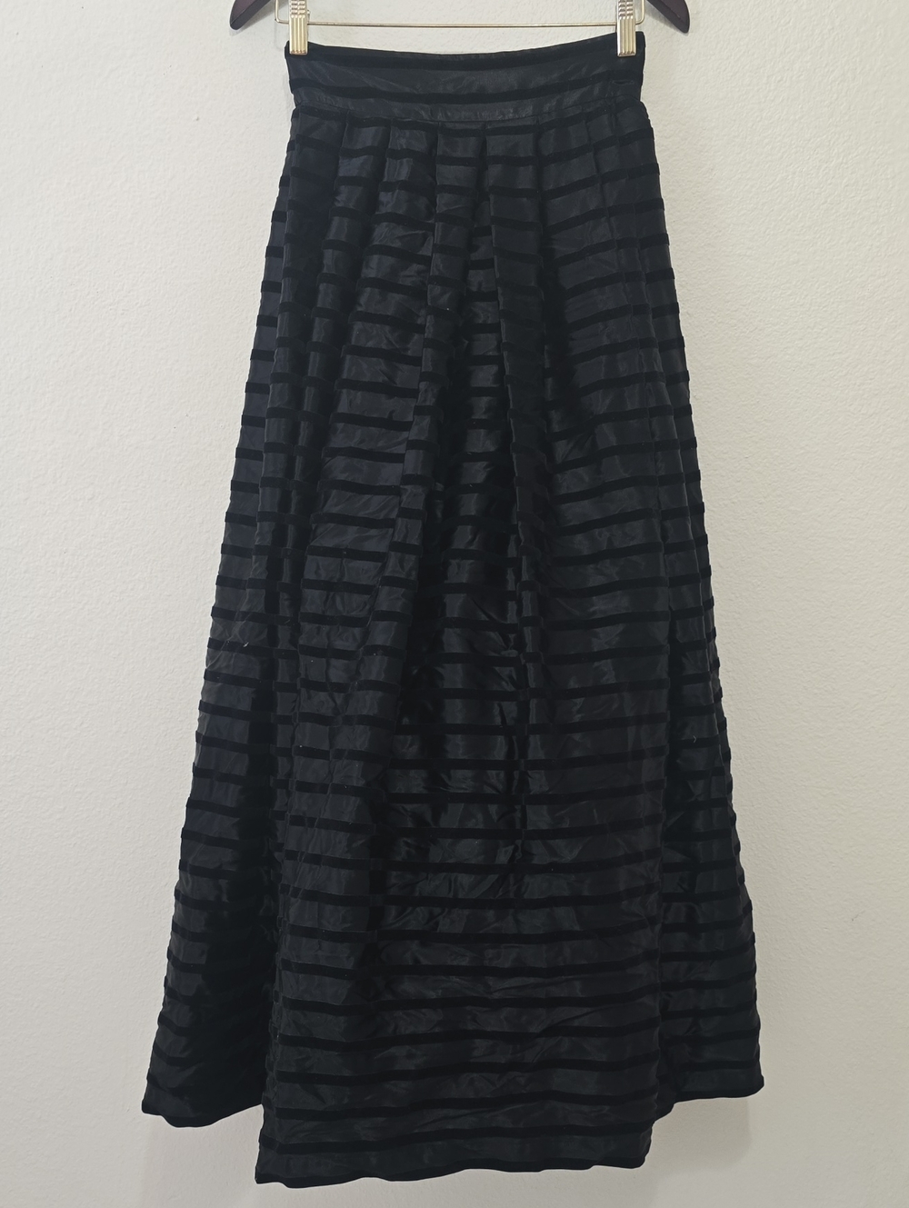 EVER BEAUTY BZlack Textured Stripe Vintage Maxi Skirt